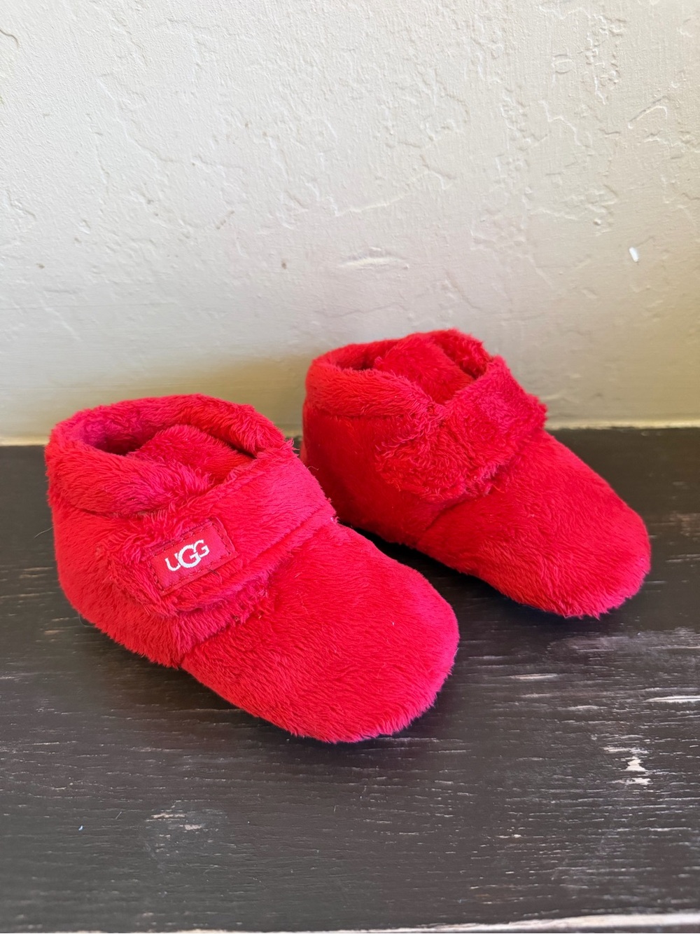 NWOT UGG Bixbee Shoes 4/5 Red